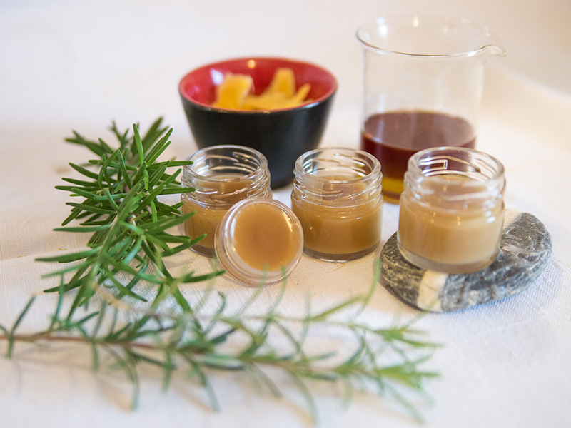 biljna mast od ljekovitog bilja i ružmarin